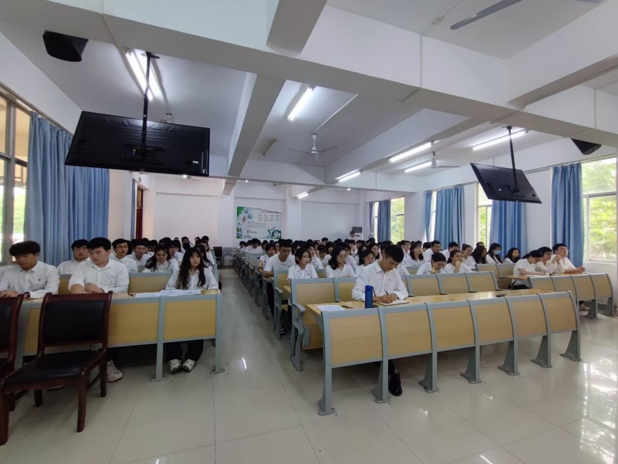 我院开展学习贯彻习近平新时代中国特色社会主义思想主题党课