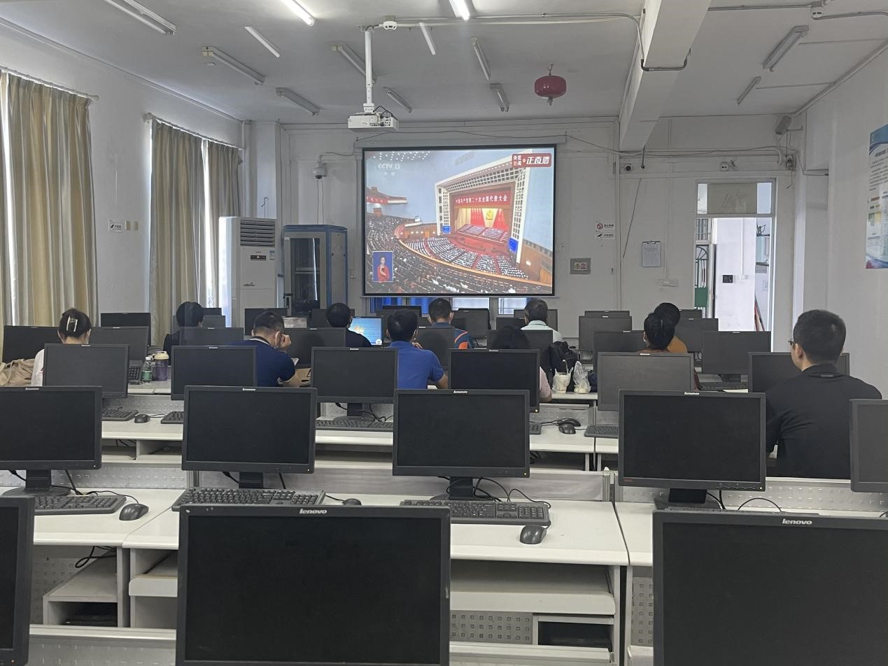 信息学院献礼中共二十大摄影