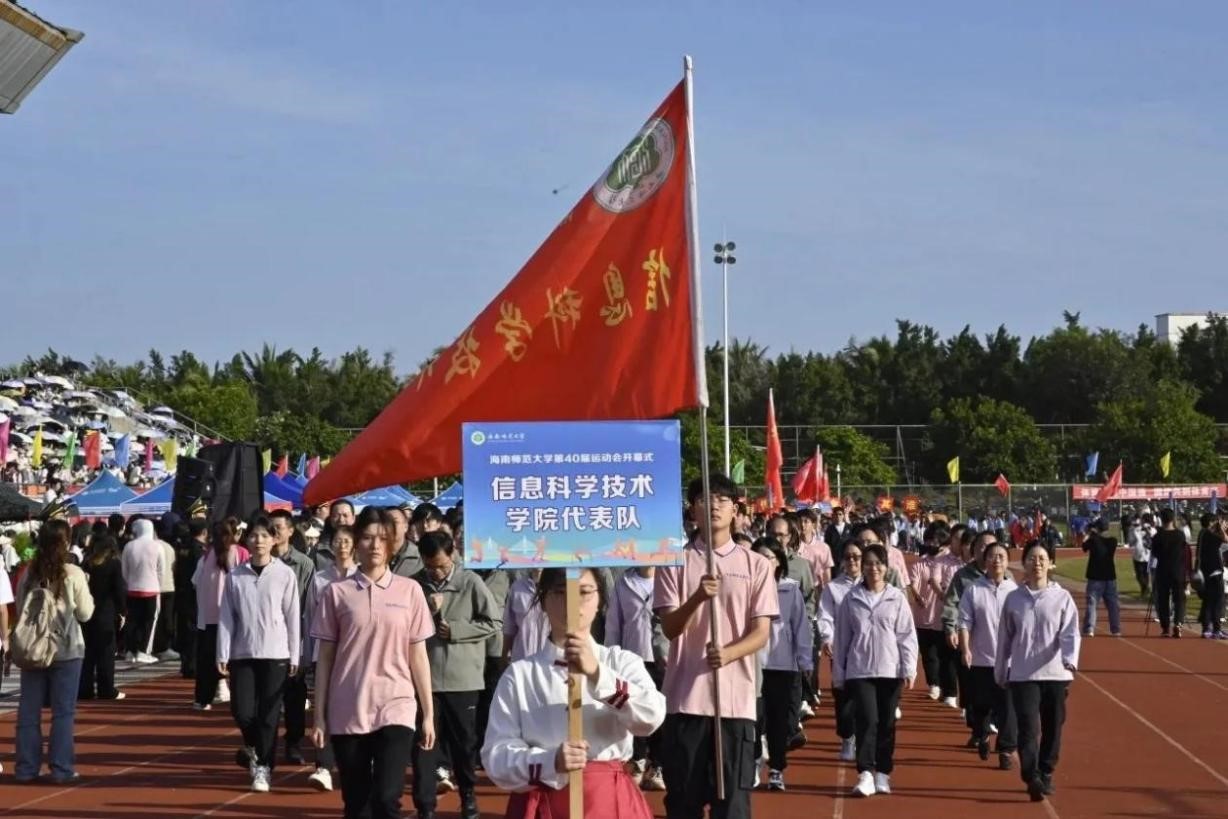 我院运动员在学校运动会上奋力拼搏