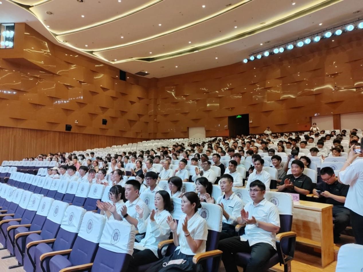 “榜样力量，青春领航”我院优秀校友报告会