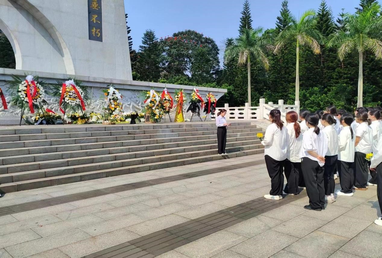 “缅怀革命先烈，弘扬爱国精神” ——我院学生党支部组织清明节主题党日活动
