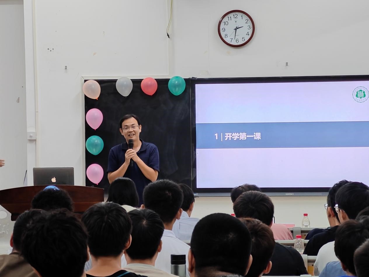 我院顺利举行2023级研究生 开学典礼暨开学第一课